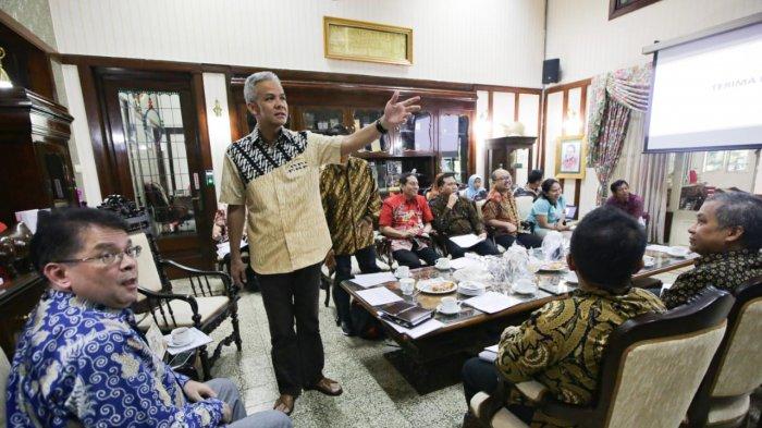 Ganjar menjelaskan mengenai Wisata Borobudur kepada P3TB di Kantornya